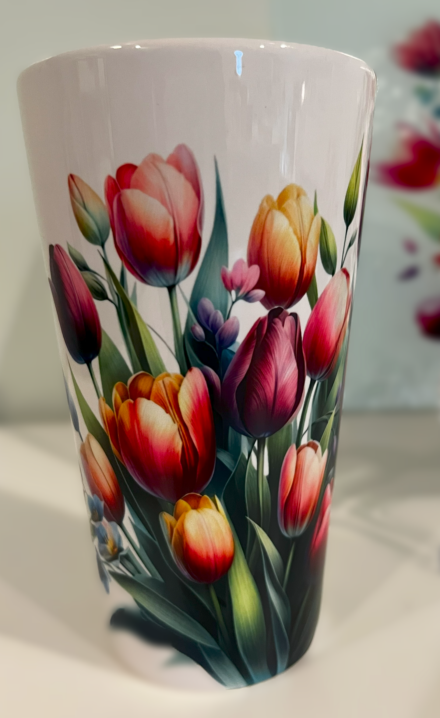 Tulip Motif Ceramic Latte Mug  - 17-oz.